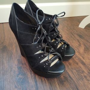 NWT Gianni Bini Lace Up Wedges